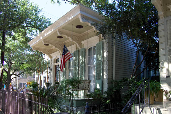 Victorian shotgun house on Louisiana Avenue in the Garden District